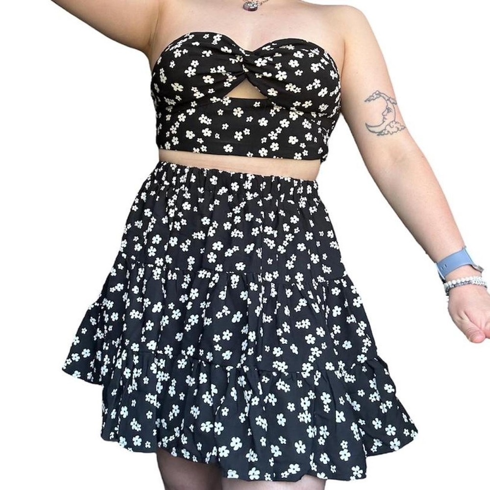 NWT princess polly alister 2 piece set
in black floral